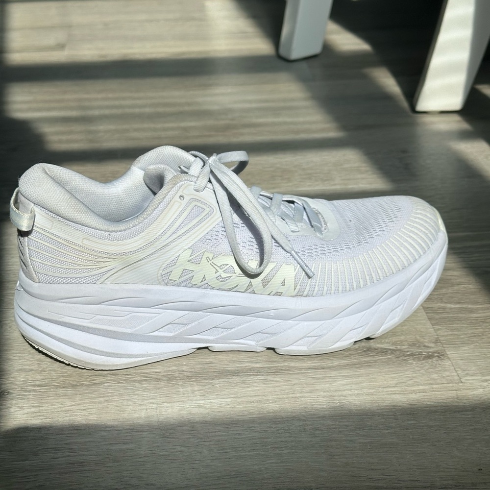 HOKA Women’s Bondi 7 Shoes in White/White